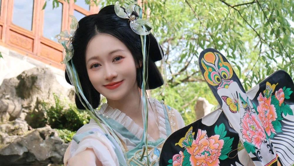 体操冠军吴柳芳首谈转型主播心酸路：曾为父母医疗费发愁，直播间仅个位数观众仍坚持跳舞
