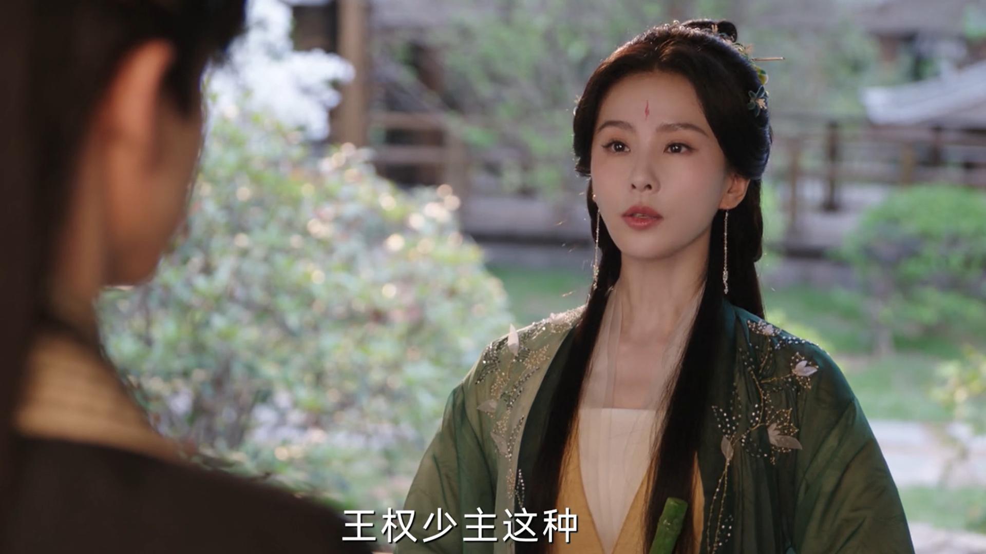 一个含胸驼背，一个梗脖撅腚，刘诗诗卢昱晓，你俩能互相匀一匀吗