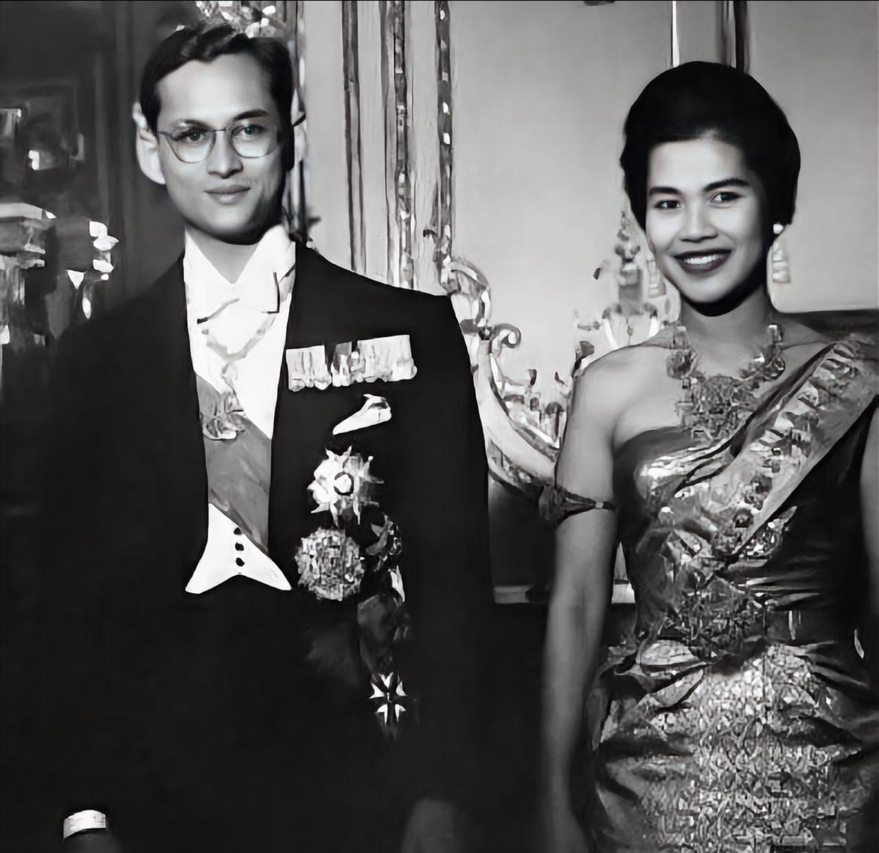 老泰王夫妇是天作之合，俊男靓女组合好养眼
诗丽吉性格活泼在感情里主动出击，普密蓬
