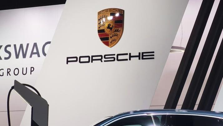 从加价10万到八折就卖，保时捷为什么成了“最惨”的豪华品牌？