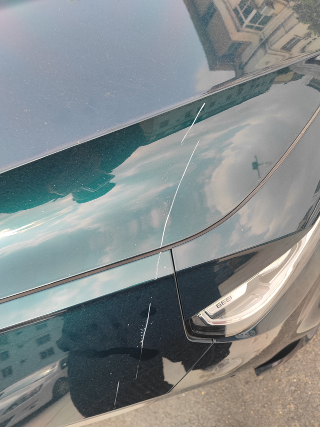 又帅到人家了
买了一年多没磕到碰到过，被别人故意划了两次，关键都找不到人