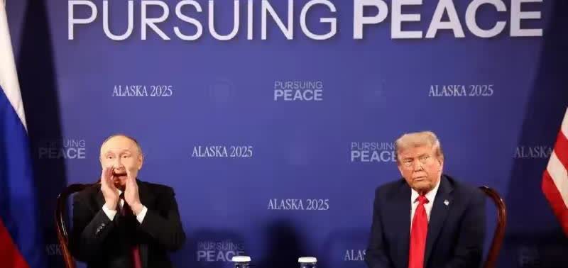 白宫新闻发言人称，阿拉斯加会谈后不与俄方举行联合午餐。

特朗普在与普京共同