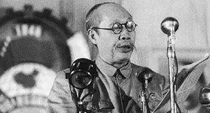 董必武离家之后消失30多年，侄儿指着开国大典上董必武的照片说：“这不是我三爹么”