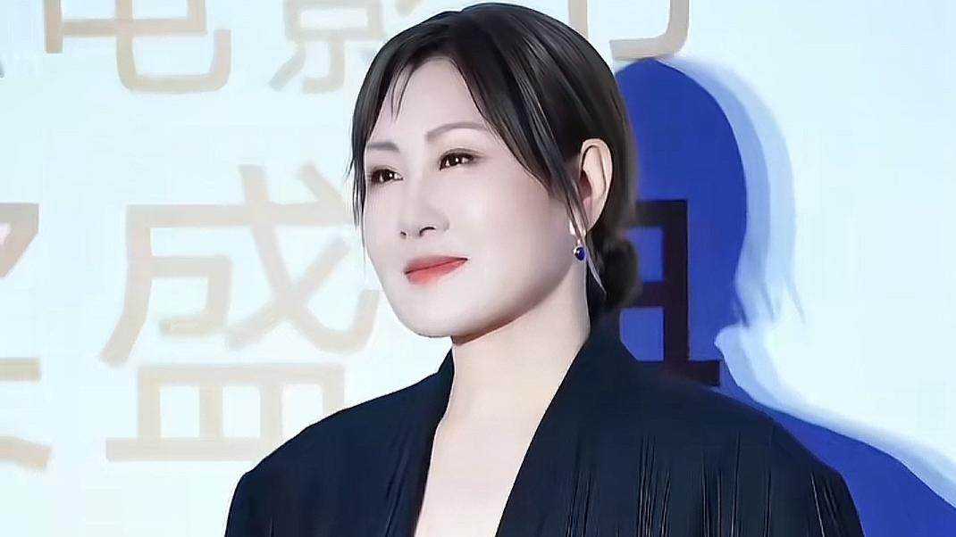 张凯丽黑丝造型超惊艳