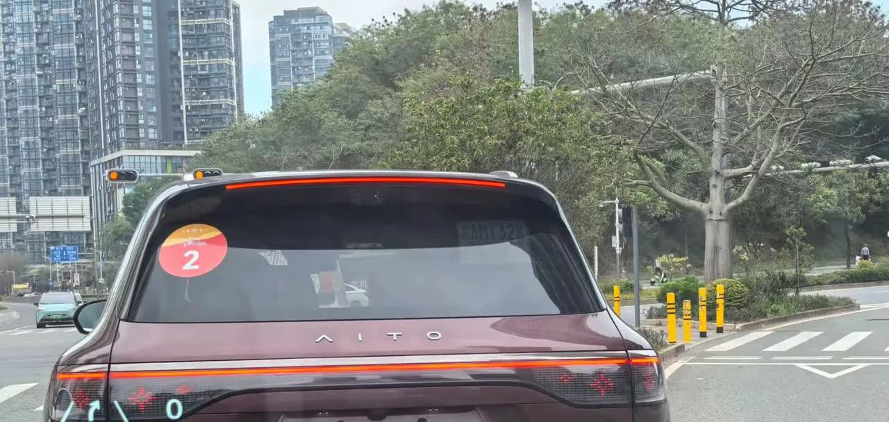 路遇问界M8，是你喜欢的样子吗