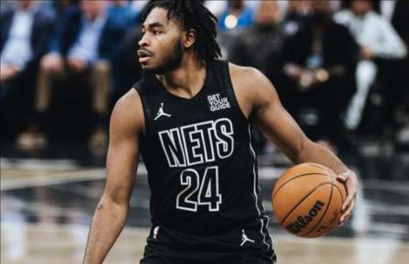 普信男卡梅伦-托马斯非常自信，目标还是顶薪3000万/年[微笑][微笑]
打25