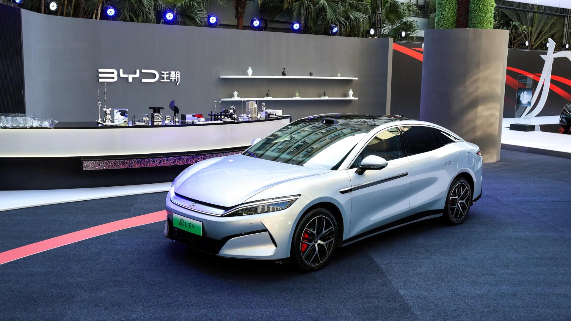 汉、唐家族双双跌破一万辆，强如比亚迪也在中高端市场翻了跟头？