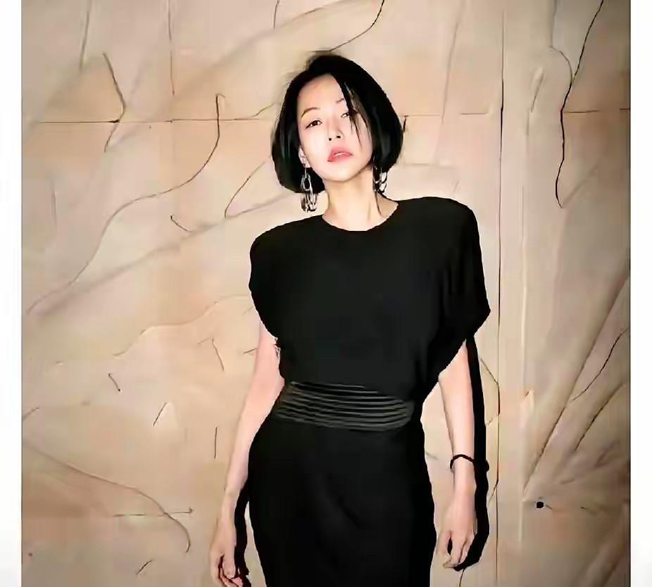 发现没有？大S走了，S家的演艺圈地位也开始岌岌可危。  娱乐圈的风向骤变，昔日的