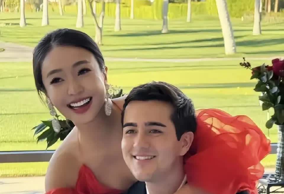 姜尘宣布结婚了，她的丈夫是一位比她小15岁的外国人。之前，姜尘曾暗示张颂文耍大牌