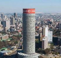 2000年，一家英国公司接手了南非最高的大楼，在清理高达5米的垃圾堆时，竟然清理