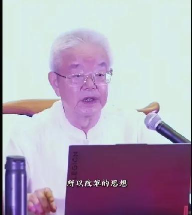 1956年，毛主席就是在这次八大的会议上，正式确定了改革的中心思想。
所以郑佳明