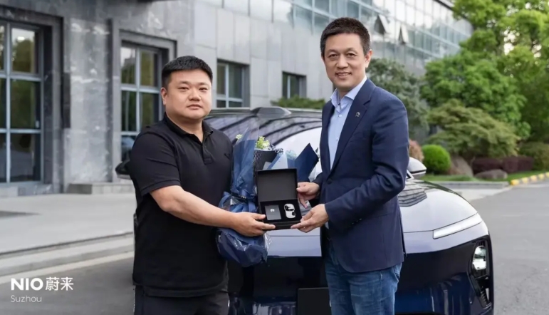 蔚来李斌也真不容易
上个星期刚看到和京东的刘强东一起吃外卖，前几天李斌又跑到苏州