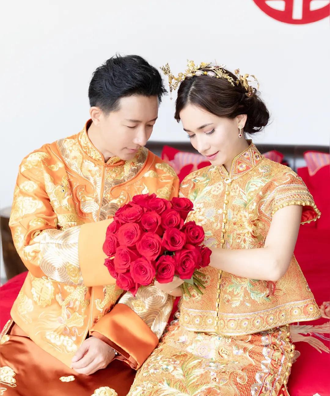 2019年，卢靖姗与韩庚大婚。记者问她:“你和韩庚是怎么认识的？”卢靖姗一脸幸福