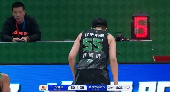 辽宁本钢队老将韩德君真是一位职业素养极高的球员！在今天进行的辽宁本钢和吉林九台农