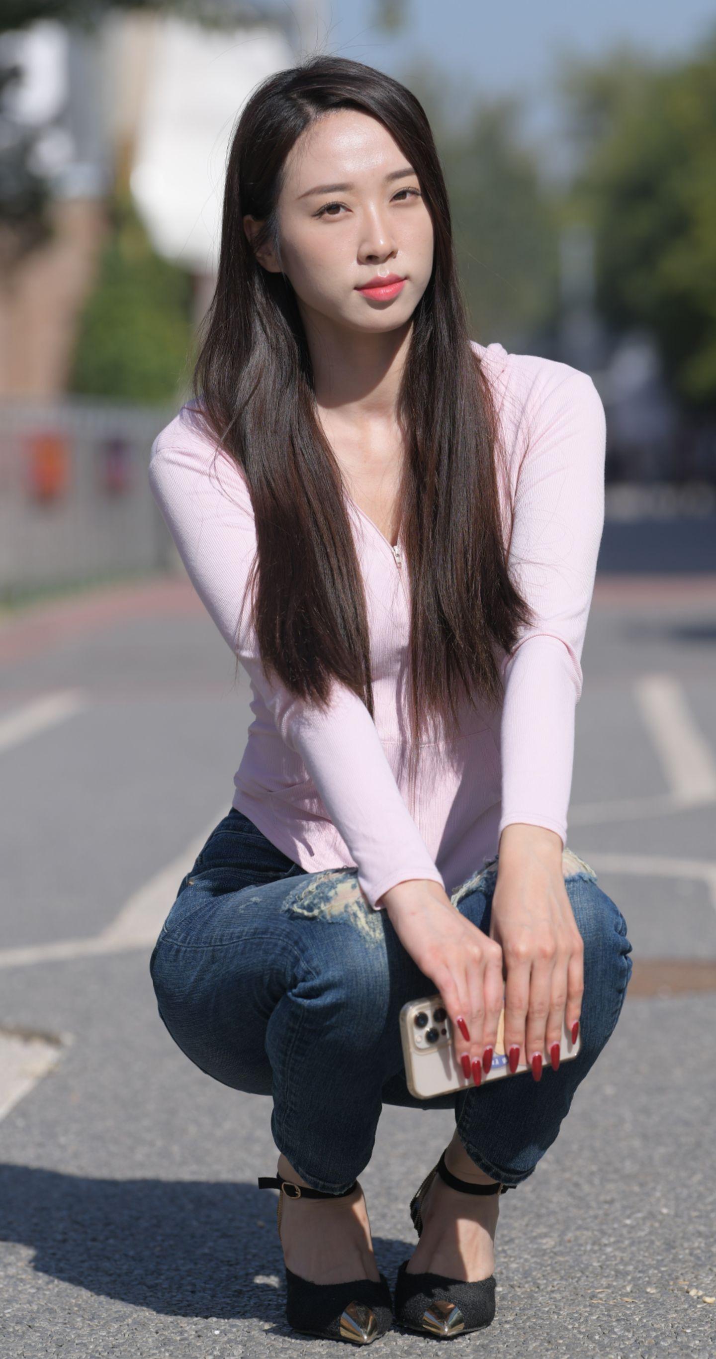 接小姑子下课，她说今天被老师表扬了特别开心。