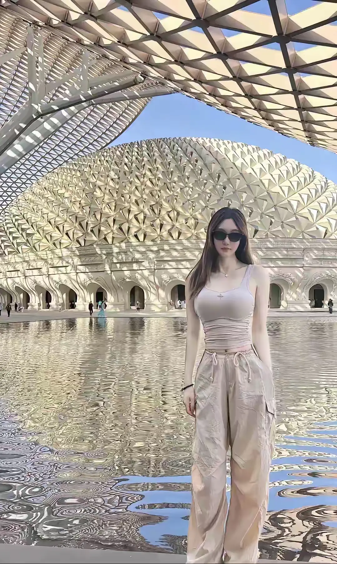 朋友说这是国内的景点，这次旅游根本没有出国。