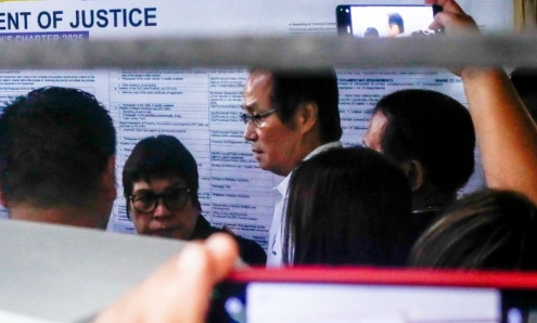 据其中一名受害者亲属透露，针对商人查理·“阿通”·安格及其他相关人员与失踪斗鸡手