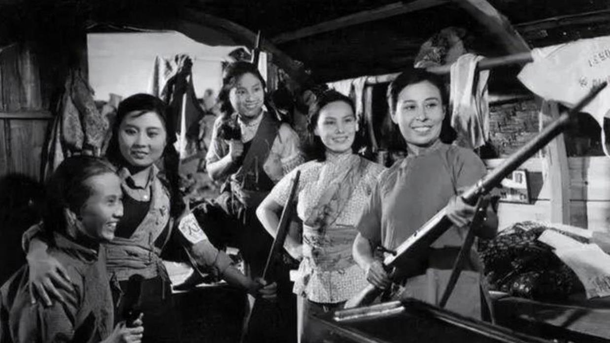 金维映：邓小平第二任妻子，李铁映的母亲，曾为贺子珍接生
