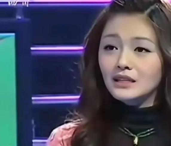 如今看到好多人说小S当年能嫁给许雅钧，就是奉子成婚的，就是怀了孩子，男方才不得不