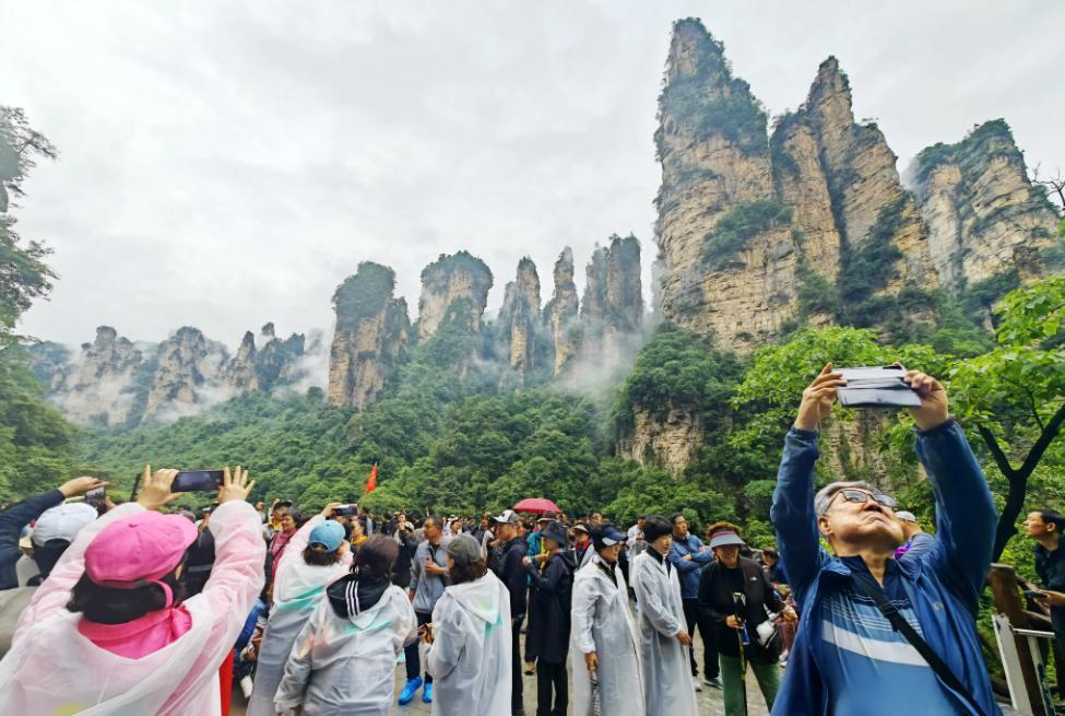 五一未到，大批韩国游客纷纷涌入我国，不去打卡景点，也不去吃美食喝茅台，其目的反而