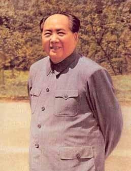 1955年大授衔时，毛主席见到陈赓，笑着问他：“怎么样，跟着我干可比老蒋强吧？”