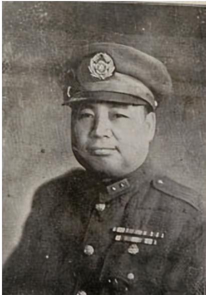 1975年4月，蒋介石逝世，香港的关麟征悲痛万分，携夫人前往台湾吊唁。



飞