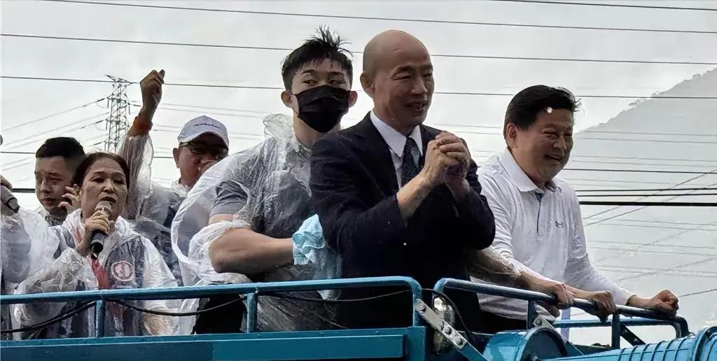 太令人失望了，韩国瑜已经忘本了
19日，韩国瑜赴花莲为傅崐萁站台，这让花莲党部人