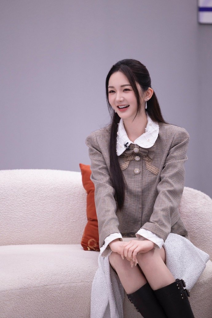 靳梦佳的高情商真的刻在骨子里！声超开 放日的圆场名场面直接封 神，把“关注家庭事