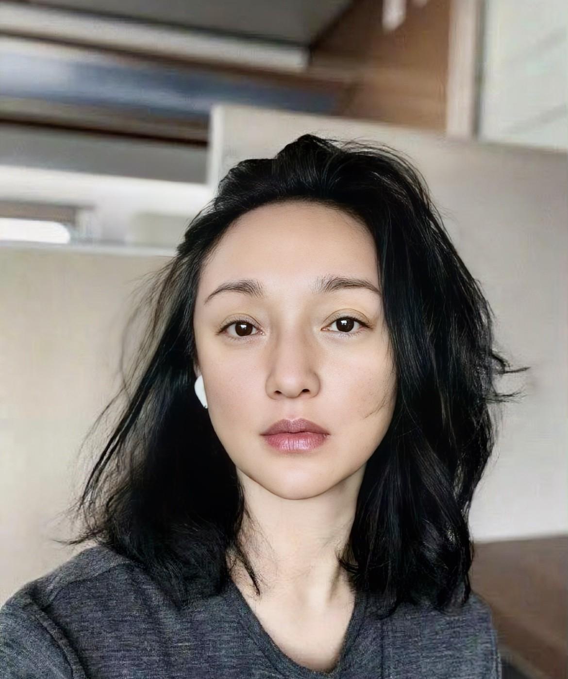 周迅说：女人要放过自己。
这句话挺符合我现在的心境的。
想想周迅作为曾经风华绝代