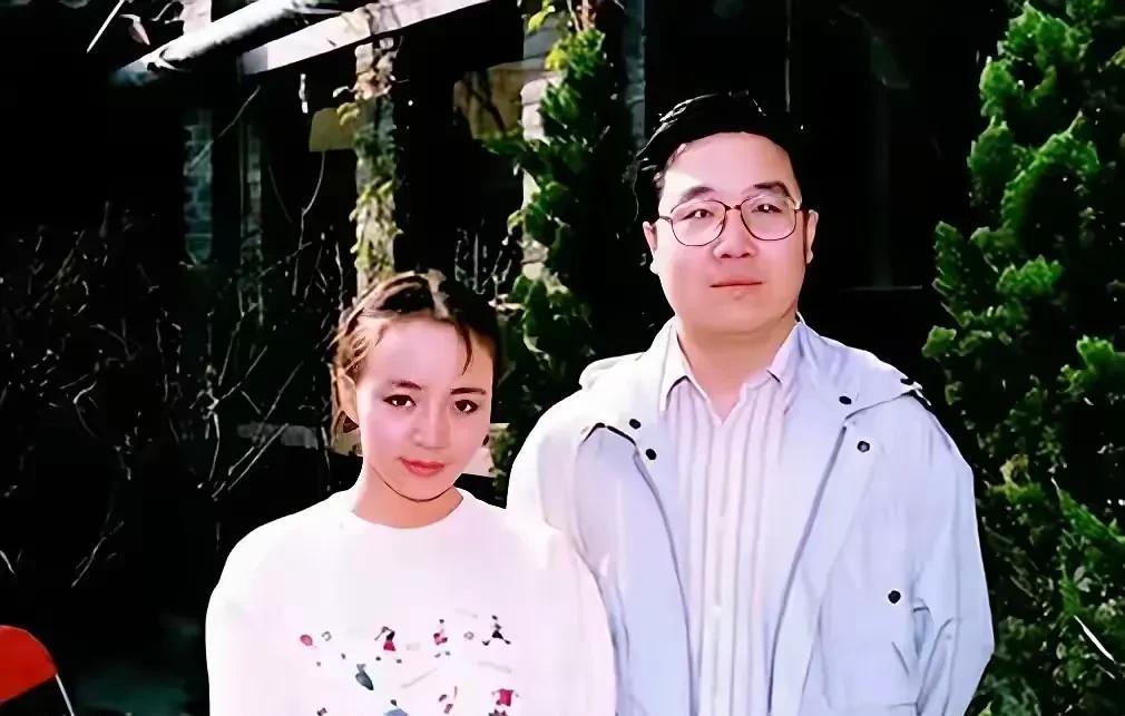 都说血浓于水，但有些亲情断了就是断了！
英达当年对儿子巴图多狠？离婚后直接放话“
