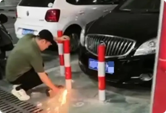 浙江，一男子回家停车，发现自家车位被占，便给车主打电话让其来挪车，岂料，对方竟说