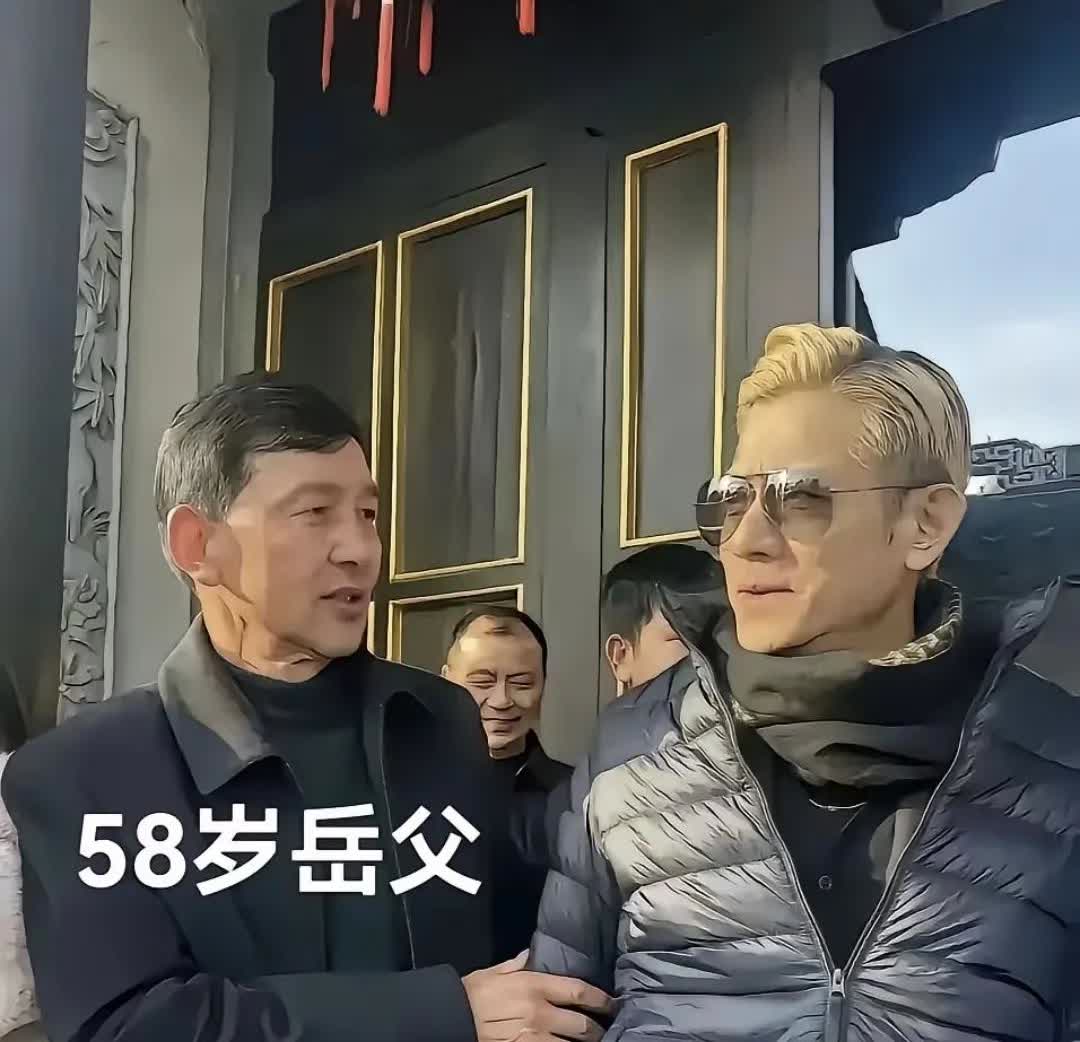 方媛怀三胎，哪个男人是功臣？
最幸福的男人不是60岁的郭富城
而是58岁的父