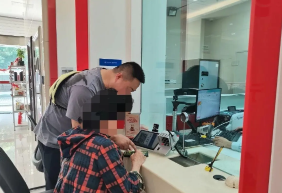 【69万差点没了！幸好有你们 ……】反诈与诈骗之间拼的就是速度。近日贵阳市公安局