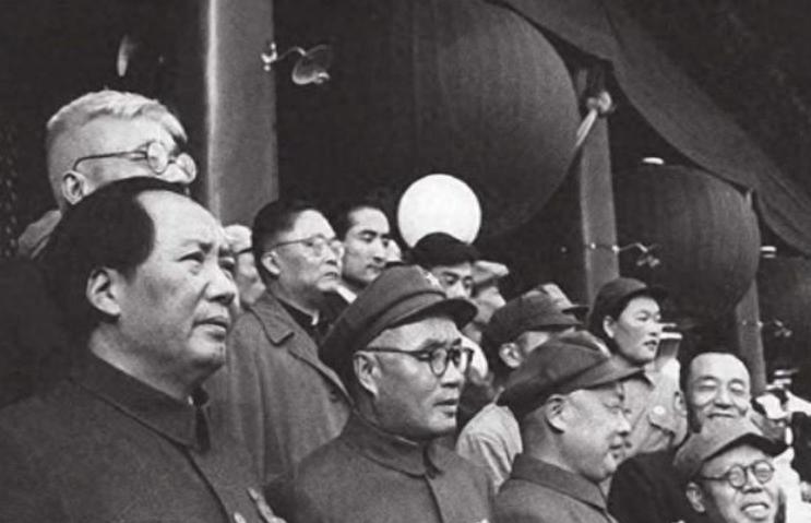 毛主席亲问粟裕：顶撞你的大将撤不撤职，粟裕的回答令人敬佩
“粟裕同志，宋时轮是不