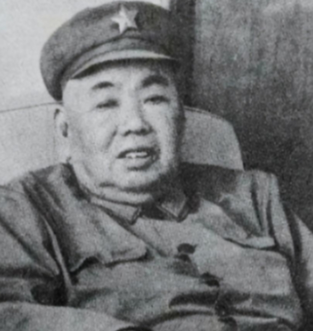 1976年许世友来到毛主席故乡韶山，就在喝酒时，许世友女儿突然上前耳语， 许世友