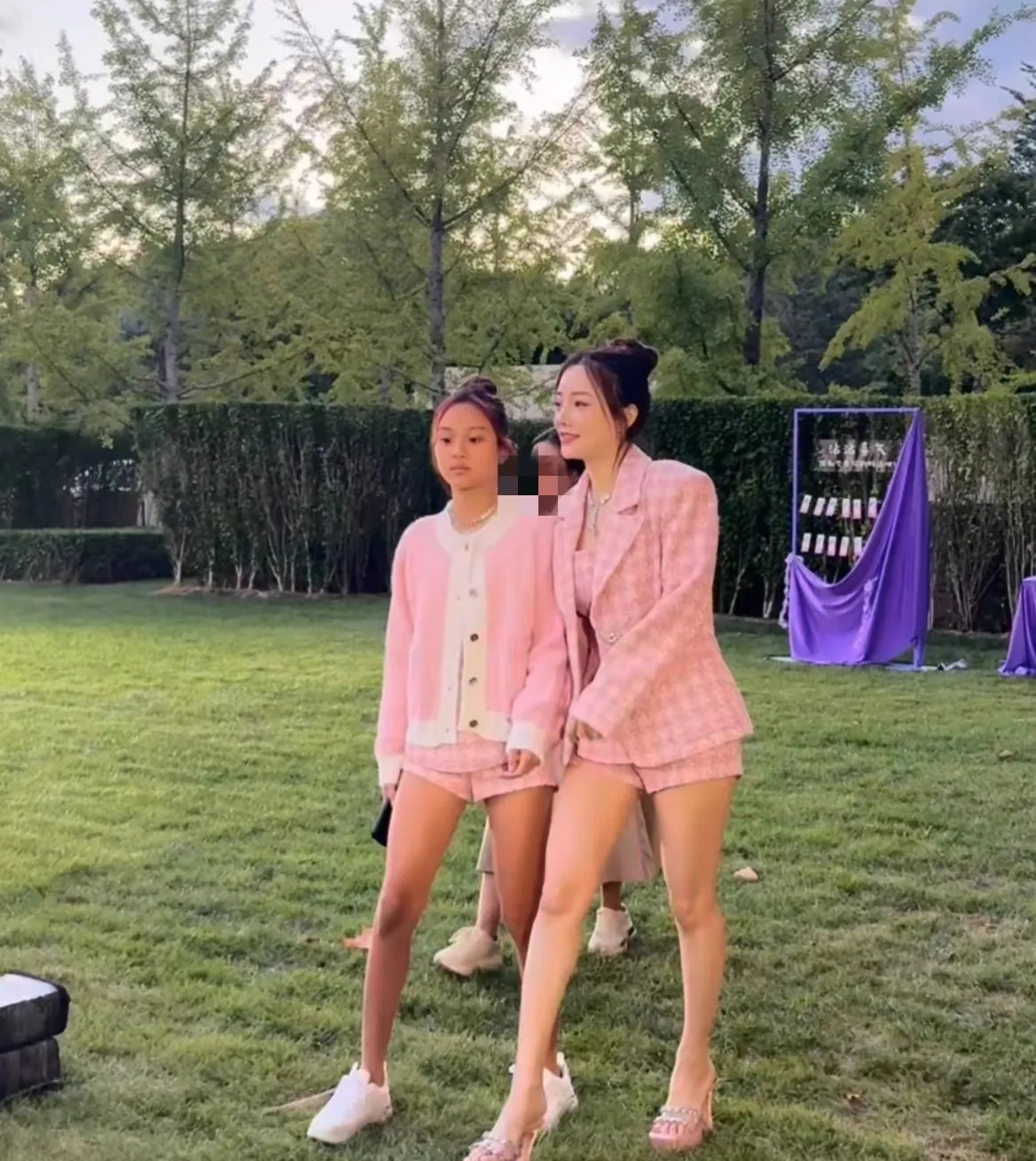 李小璐为何不让甜馨出国读书











甜馨的处境让人揪心！父母的事件