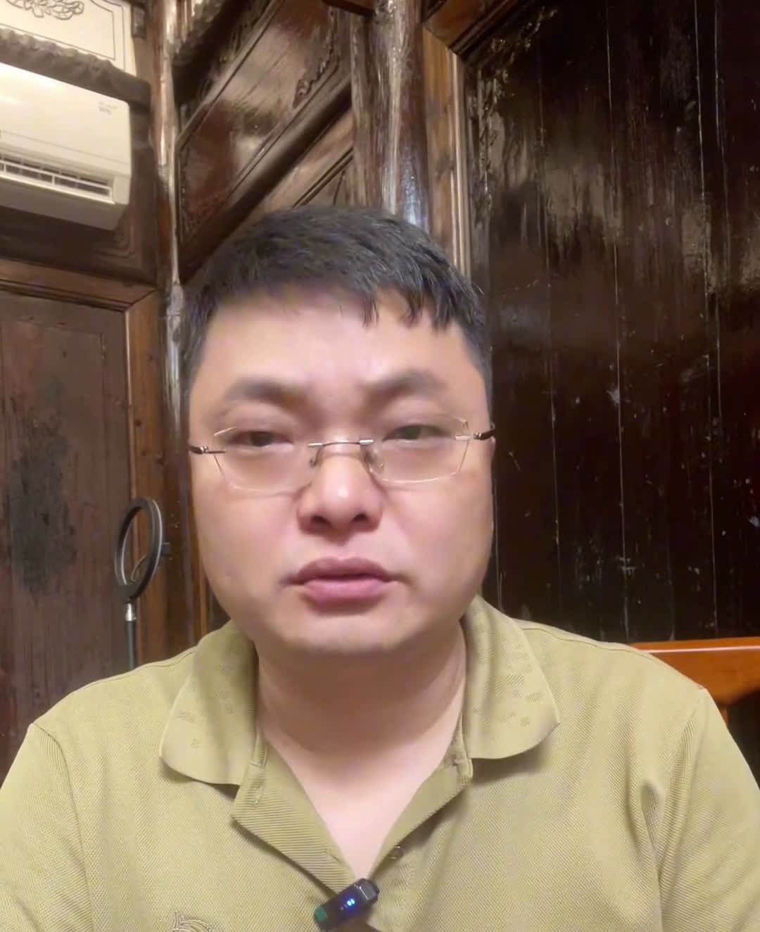 现在的社会完全变了，变得让人无法理喻。城市没烟火气，农村关门落锁，尤其是人与人之