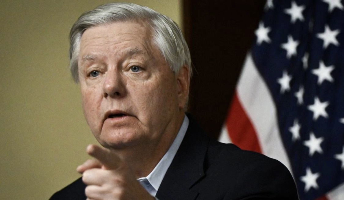 翻脸了！



美国共和党参议员格雷厄姆在公开场合言辞激烈地宣称，俄罗斯当前的处