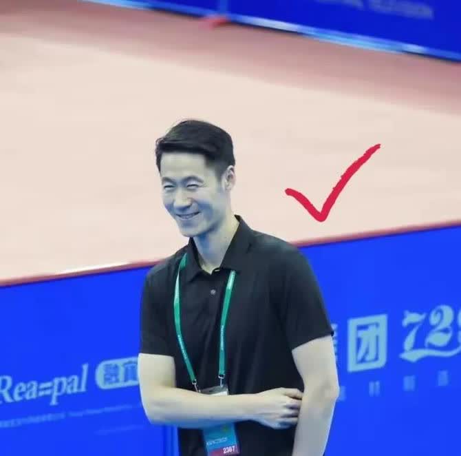 不查不知道
一查吓一跳
万万没想到王励勤这么低调是因为他老婆太优秀了
​王