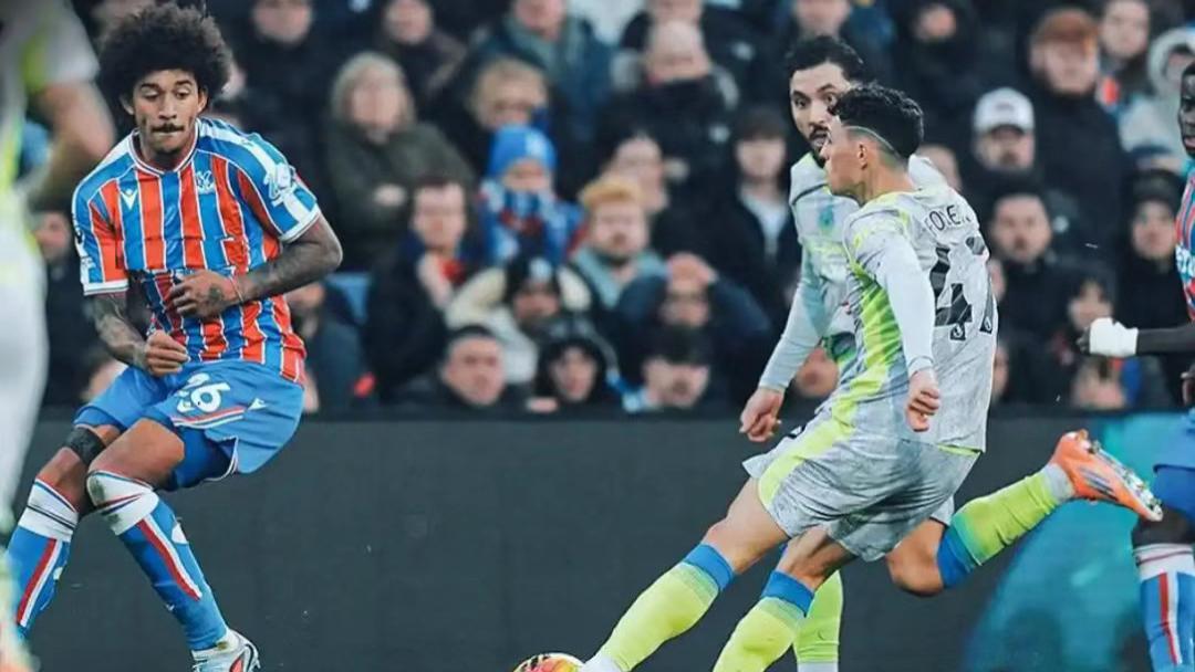 英超积分榜乱了！前3名只差3分，大黑马6连胜，利物浦重返前6