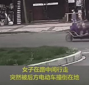 这女人不适合骑电动车。把人撞到后，又两次碾压到撞倒的人，她虽不是故意，也是遇事就
