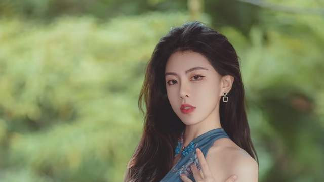 时尚网红郑力嘉获聘世界文旅形象大使中国广东书法推荐官