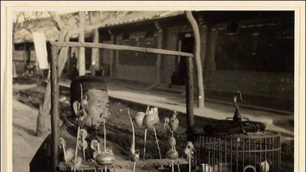 1930 年代北平街头：吹糖人手艺人的真实模样