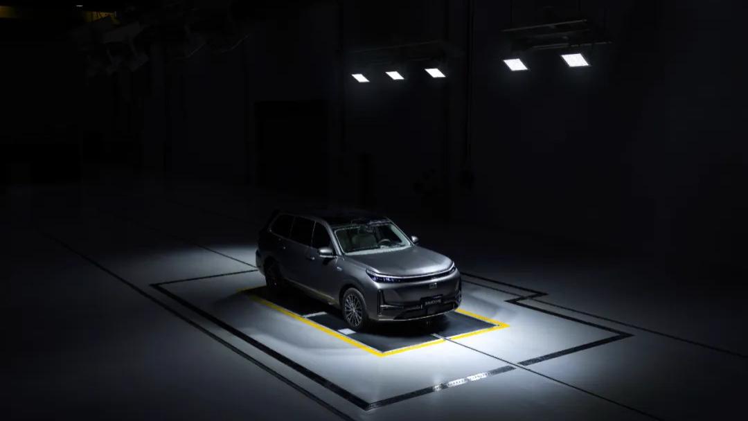 敢撞敢拆真硬核，吉利银河M9用实力定义大六座安全新标杆