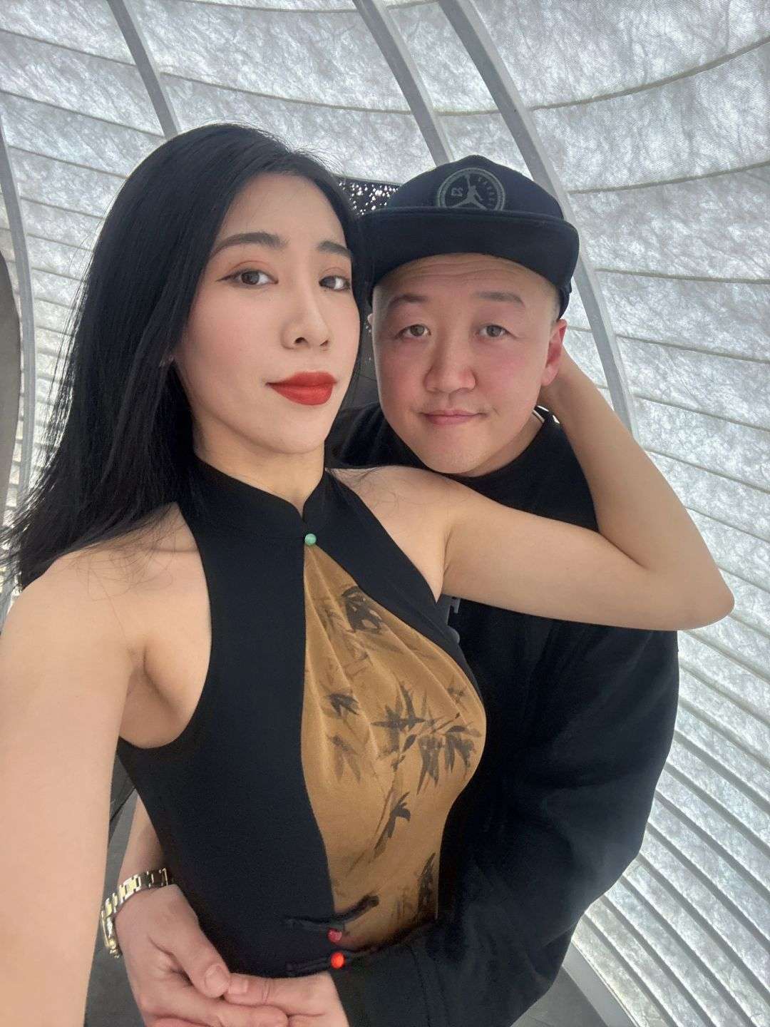 嫁给大叔很幸福，嫁给有钱的大叔更幸福。