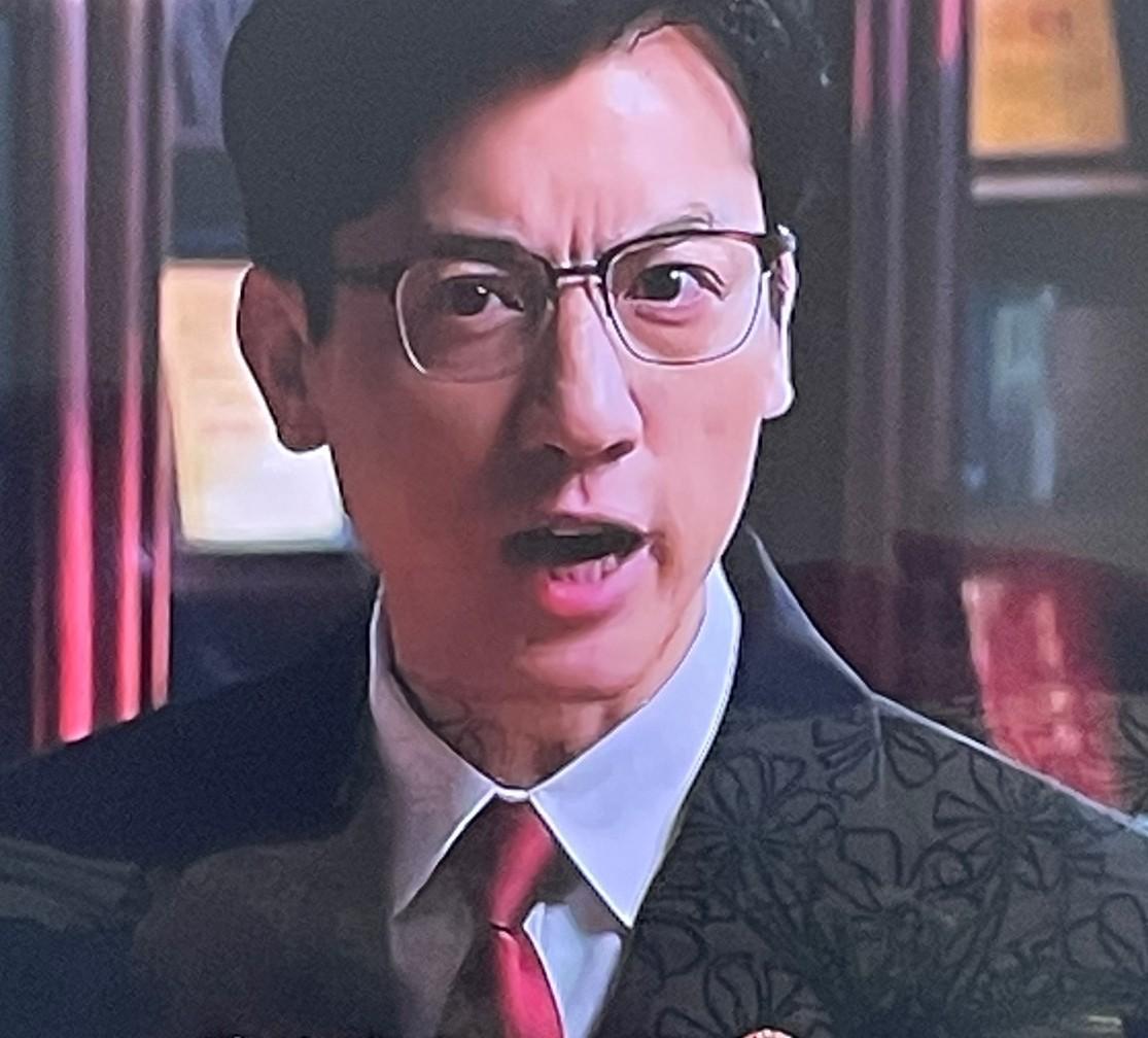 乔振兴绝对不是自杀《以法之名》中的检察官乔振兴离奇死亡，我看绝对不是自杀。
虽然