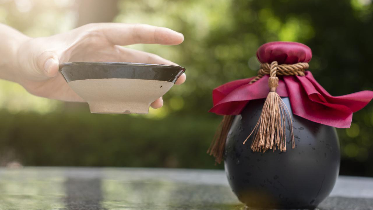 泸州老窖三季报：前三季度营收同比下滑4.8%，净利润同比下降7.1%