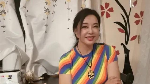 刘晓庆高情商发言，既夸了向太，又“骂”了李小冉，怪不得桃花旺
