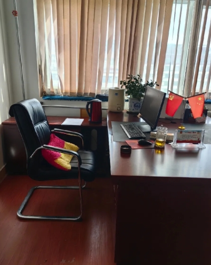 我和我老婆都是县城公务员，在亲戚中看起来风光，实际上一团糟
1、结婚10年，经常