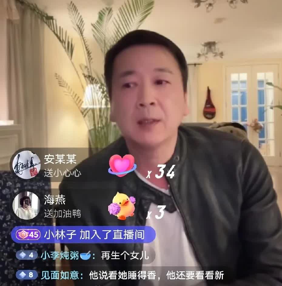 3月18日，杨钰莹的前男友赖文峰开播，人气达4万多！
赖文峰谈及自己儿子六宝为